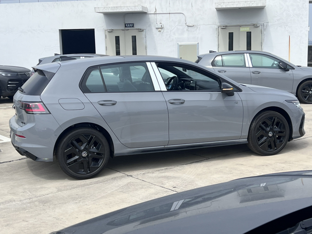 Volkswagen Volkswagen Golf VIII 8.5 R-Line 1.5 300TSI 160 7DSG