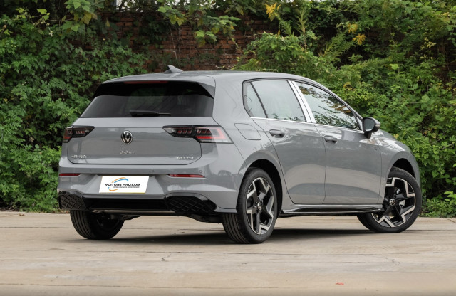 Volkswagen Volkswagen Golf VIII 8.5 R-Line 1.5 300TSI 160 7DSG