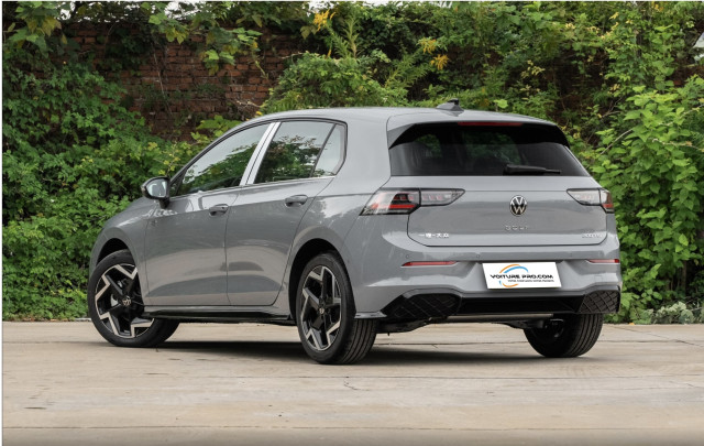 Volkswagen Volkswagen Golf VIII 8.5 R-Line 1.5 300TSI 160 7DSG