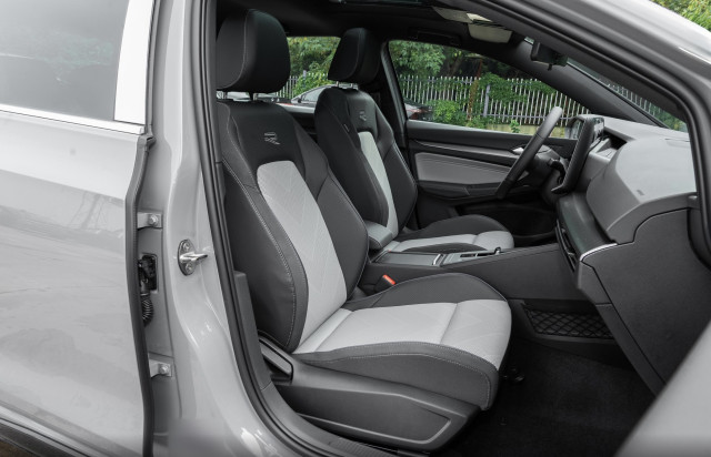 Volkswagen Volkswagen Golf VIII 8.5 R-Line 1.5 300TSI 160 7DSG