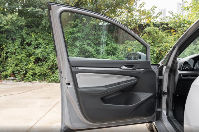 Volkswagen Volkswagen Golf VIII 8.5 R-Line 1.5 300TSI 160 7DSG