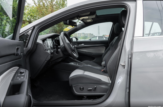 Volkswagen Volkswagen Golf VIII 8.5 R-Line 1.5 300TSI 160 7DSG