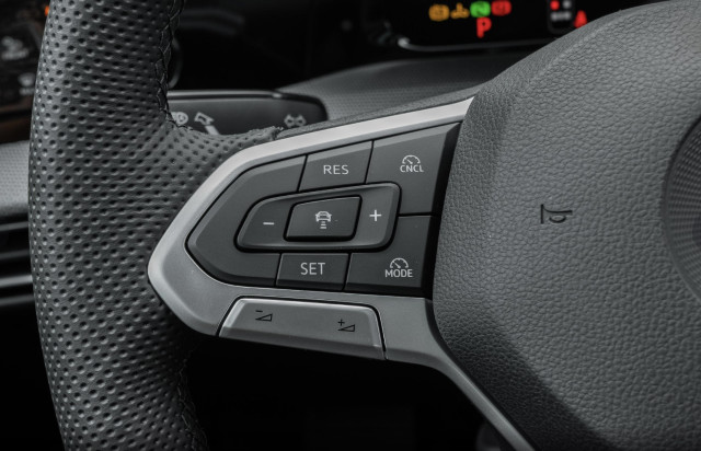 Volkswagen Volkswagen Golf VIII 8.5 R-Line 1.5 300TSI 160 7DSG