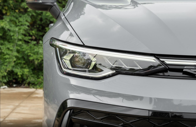 Volkswagen Volkswagen Golf VIII 8.5 R-Line 1.5 300TSI 160 7DSG