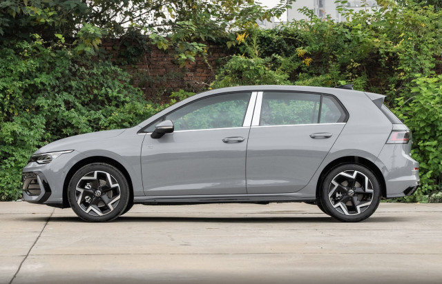 Volkswagen Volkswagen Golf VIII 8.5 R-Line 1.5 300TSI 160 7DSG