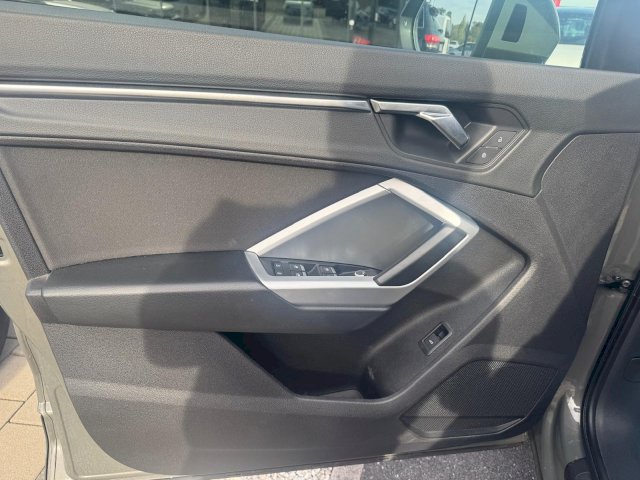 AUDI Audi Q3 35 TDI 150ch Design quattro / 1ere Main suivi Complet