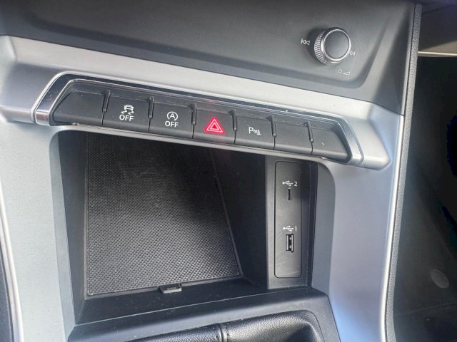 AUDI Audi Q3 35 TDI 150ch Design quattro / 1ere Main suivi Complet