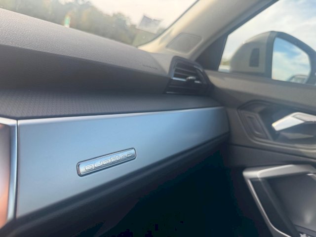 AUDI Audi Q3 35 TDI 150ch Design quattro / 1ere Main suivi Complet