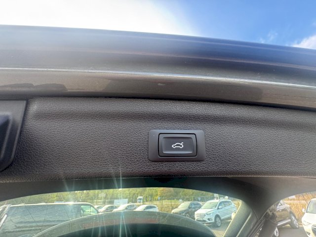 AUDI Audi Q3 35 TDI 150ch Design quattro / 1ere Main suivi Complet