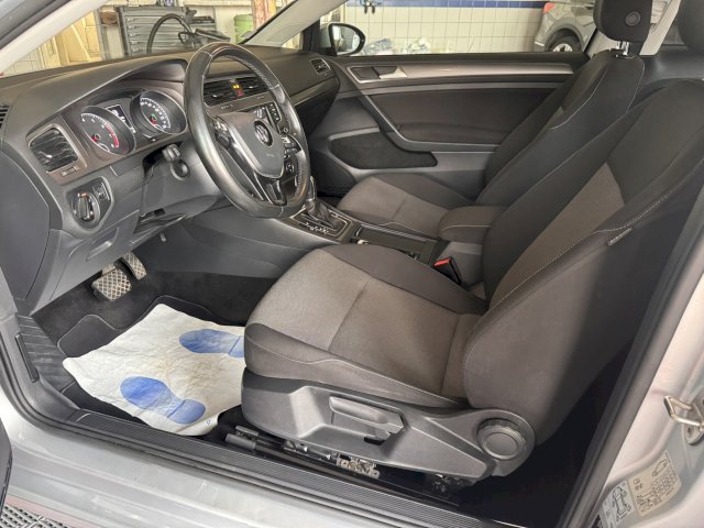 Volkswagen Volkswagen Golf VII 1.2 TSI 110ch BlueMotion Technology Confortline DSG7 3p