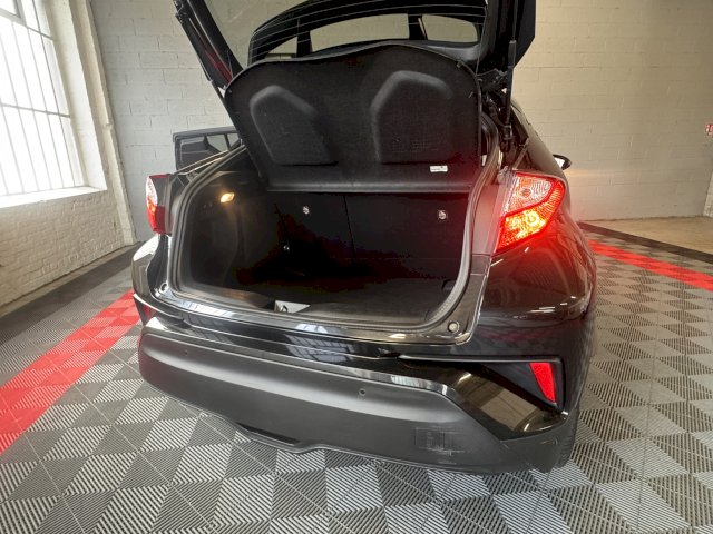 Toyota Toyota C-Hr 122h Distinctive 2WD E-CVT