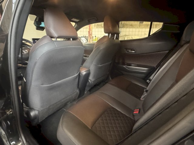 Toyota Toyota C-Hr 122h Distinctive 2WD E-CVT