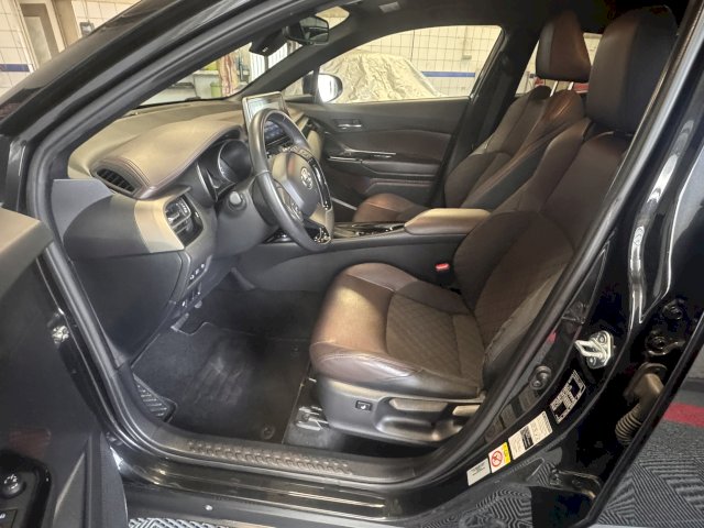 Toyota Toyota C-Hr 122h Distinctive 2WD E-CVT
