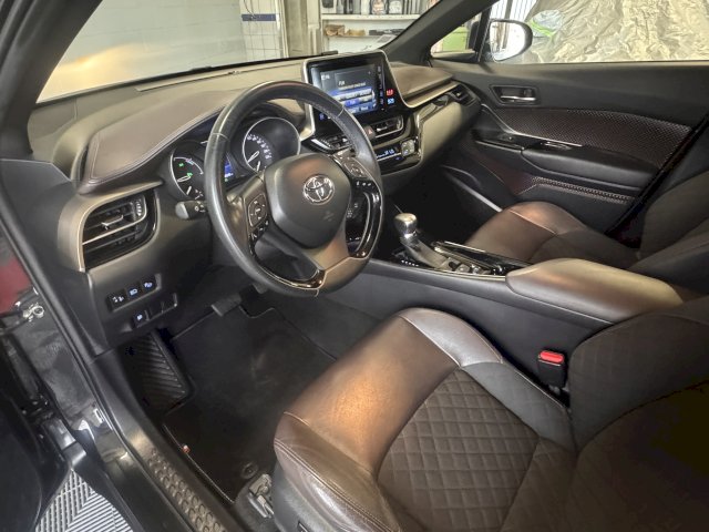 Toyota Toyota C-Hr 122h Distinctive 2WD E-CVT