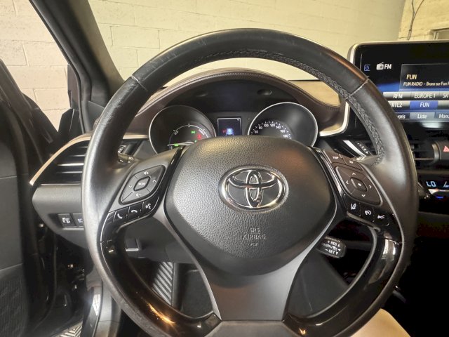 Toyota Toyota C-Hr 122h Distinctive 2WD E-CVT
