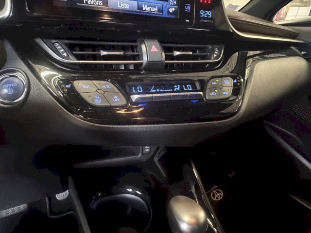 Toyota Toyota C-Hr 122h Distinctive 2WD E-CVT