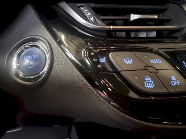 Toyota Toyota C-Hr 122h Distinctive 2WD E-CVT