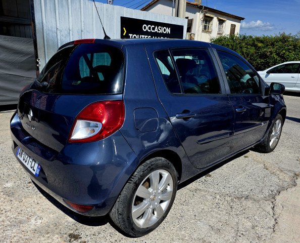 Renault Renault Clio III phase 2 1.5 dCi 70ch Night & Day