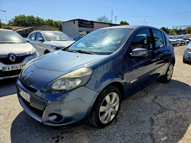 Renault Renault Clio III phase 2 1.5 dCi 70ch Night & Day