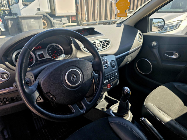 Renault Renault Clio III phase 2 1.5 dCi 70ch Night & Day