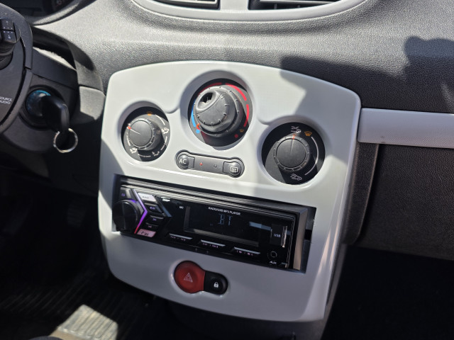 Renault Renault Clio III dCi 70ch Société 2 places Clim