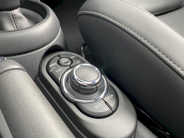 Mini Mini  III (F56) Cooper S 178ch Edition Camden BVA7