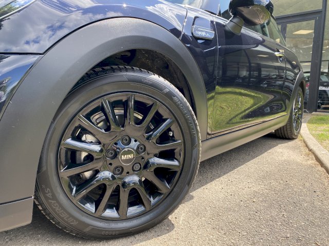 Mini Mini  III (F56) Cooper 136ch Edition Camden BVA7