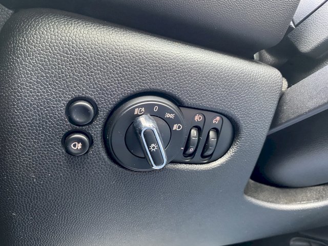 Mini Mini  III (F56) Cooper 136ch Edition Camden BVA7