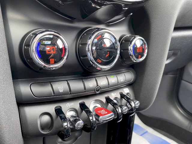 Mini Mini  III (F56) Cooper 136ch Edition Camden BVA7