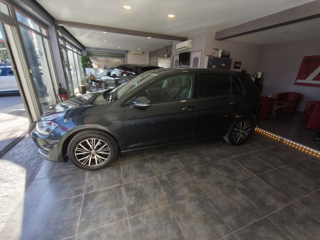 Volkswagen Volkswagen Golf VII 1.6 TDI 110ch BlueMotion Technology FAP Allstar 5p