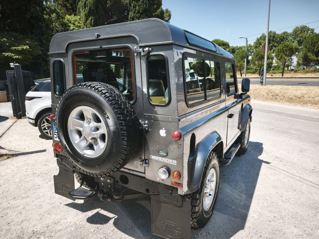Land-Rover Land-Rover Defender II HT 90 2.4 TD E