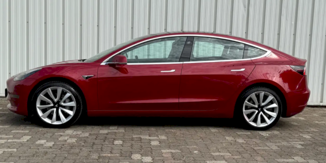 Tesla Tesla Model 3 Long-Range RWD
