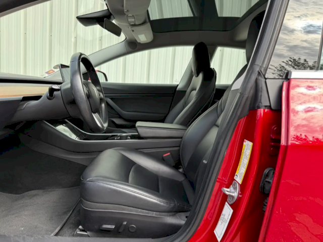 Tesla Tesla Model 3 Long-Range RWD