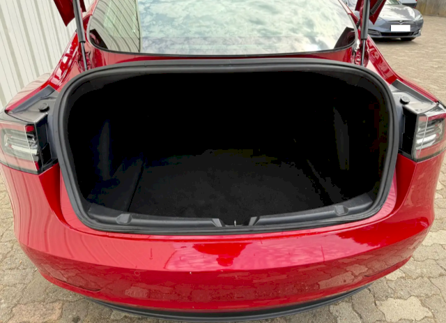 Tesla Tesla Model 3 Long-Range RWD