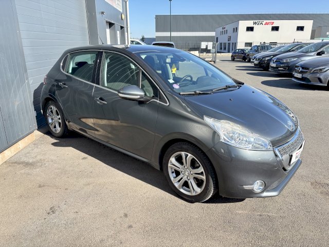 Peugeot Peugeot 208  1.2 VTi Allure 5p