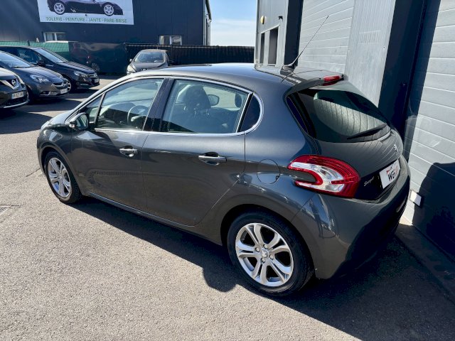 Peugeot Peugeot 208  1.2 VTi Allure 5p