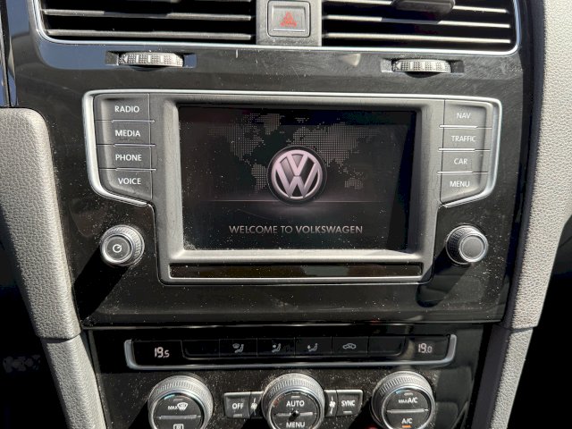 Volkswagen Volkswagen Golf VII 1.4 TSI 125ch BlueMotion Technology Carat Edition 5p