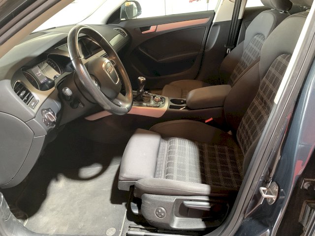 Audi Audi A4  2.0 TDI 140 DPF Ambiente