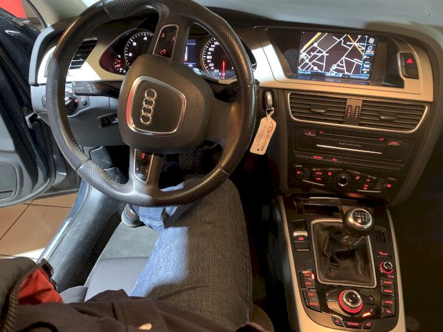 Audi Audi A4  2.0 TDI 140 DPF Ambiente