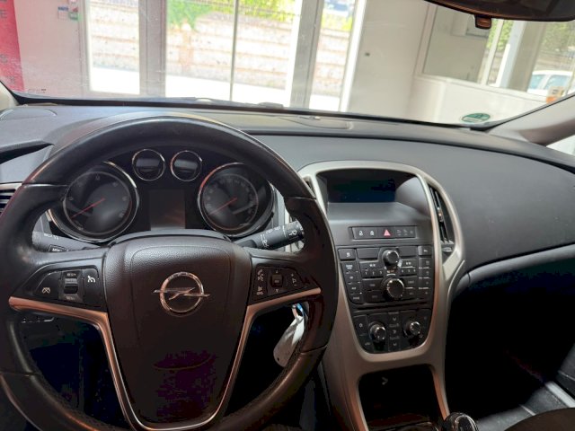 Opel Opel Astra sports tourer  1.7 CDTI 110ch FAP Cosmo