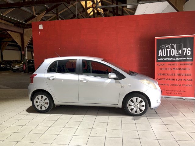 Toyota Toyota Yaris II 1.4 D-4D 90ch Sol 5p