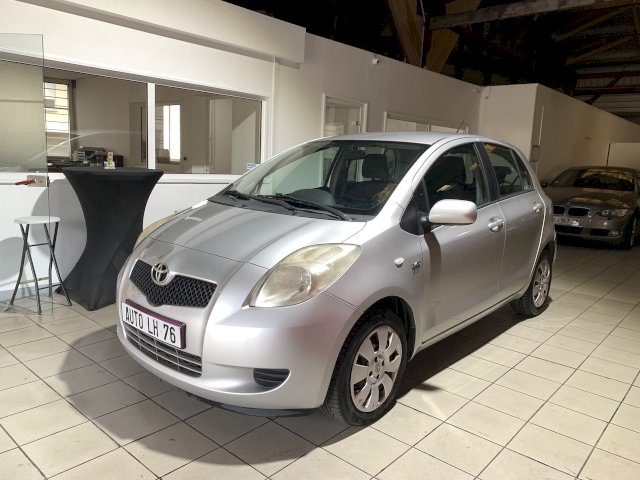 Toyota Toyota Yaris II 1.4 D-4D 90ch Sol 5p