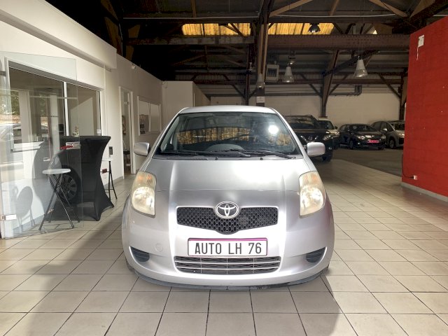 Toyota Toyota Yaris II 1.4 D-4D 90ch Sol 5p