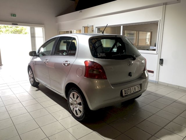 Toyota Toyota Yaris II 1.4 D-4D 90ch Sol 5p