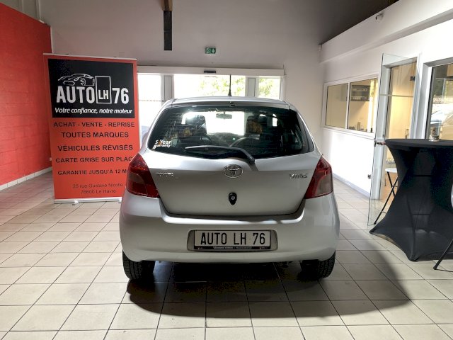 Toyota Toyota Yaris II 1.4 D-4D 90ch Sol 5p