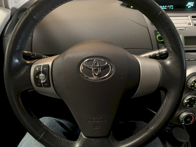 Toyota Toyota Yaris II 1.4 D-4D 90ch Sol 5p