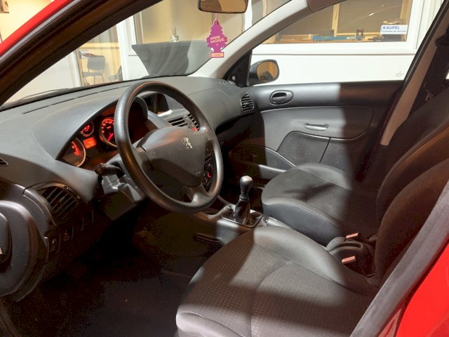 Peugeot 206+ 1,1 TRENDY 5P