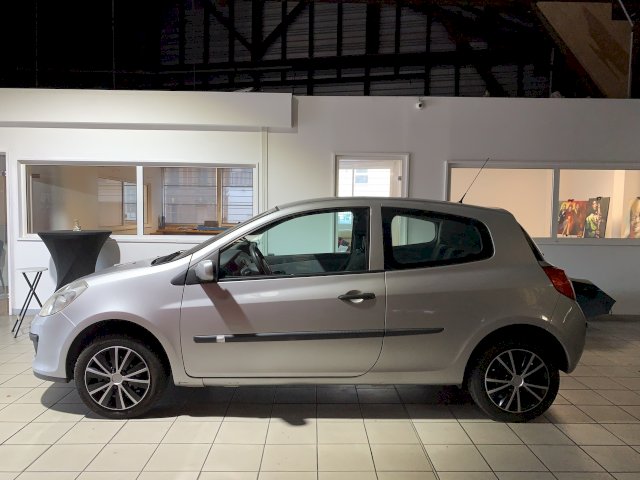 Renault Renault Clio III 1.2 16v 75ch Authentique 3p