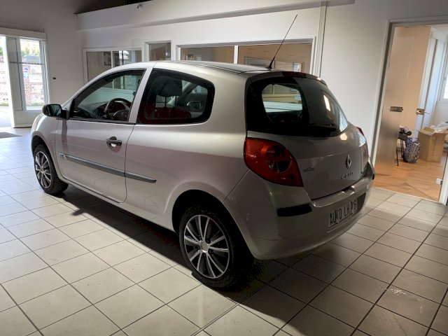 Renault Renault Clio III 1.2 16v 75ch Authentique 3p