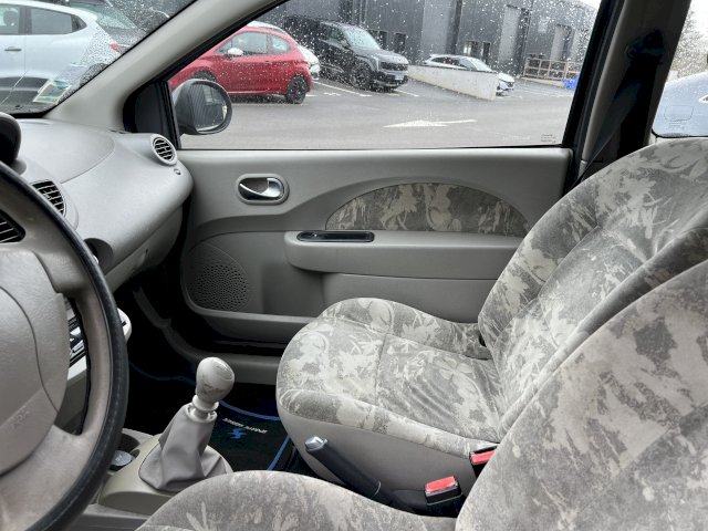 Renault Renault Twingo II (C44) 1.2 16v 75ch Expression